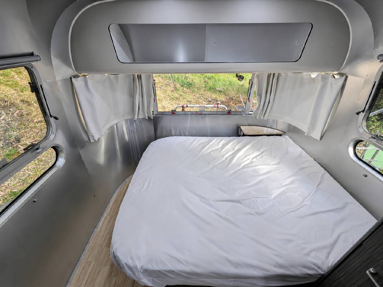 A photo of this 2017 Airstream INTERNATIONAL SIGNATURE 25RB