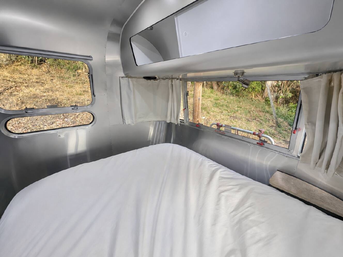 A photo of this 2017 Airstream INTERNATIONAL SIGNATURE 25RB