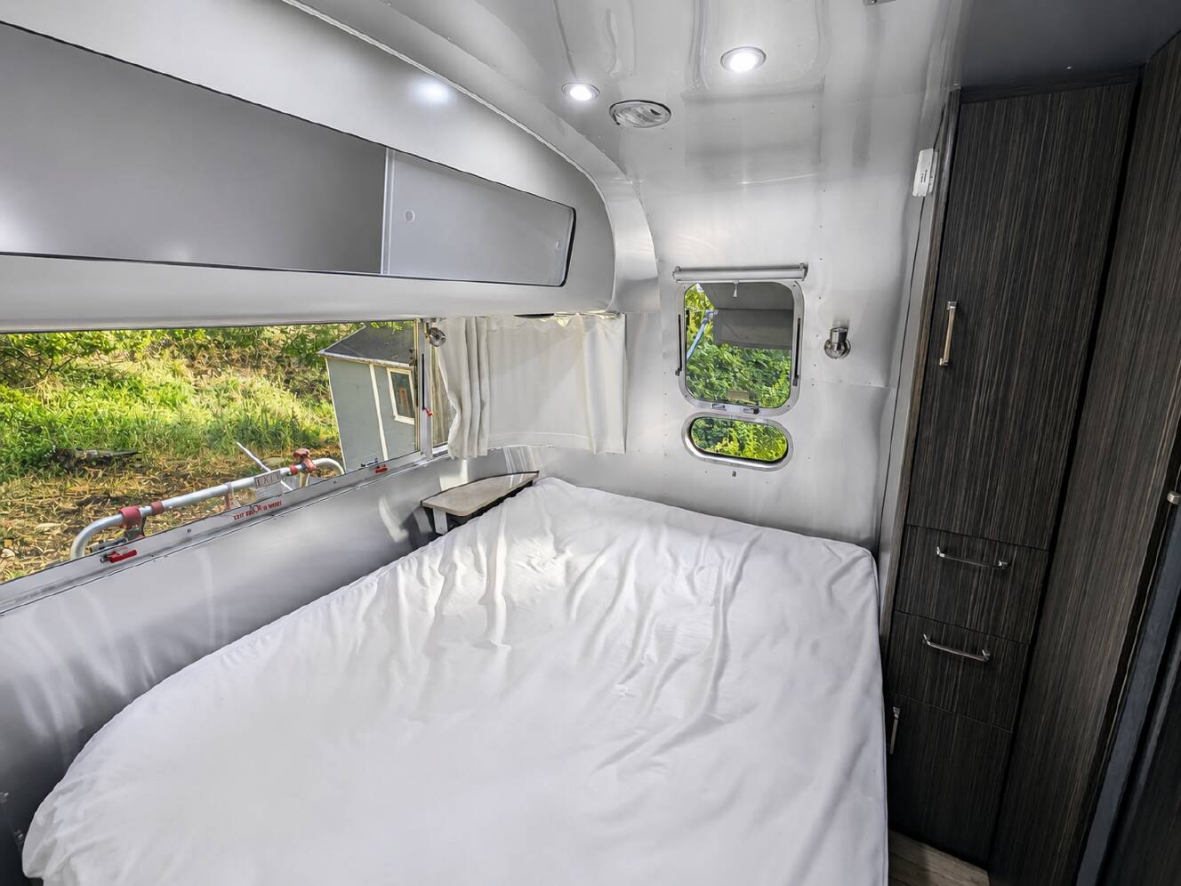A photo of this 2017 Airstream INTERNATIONAL SIGNATURE 25RB
