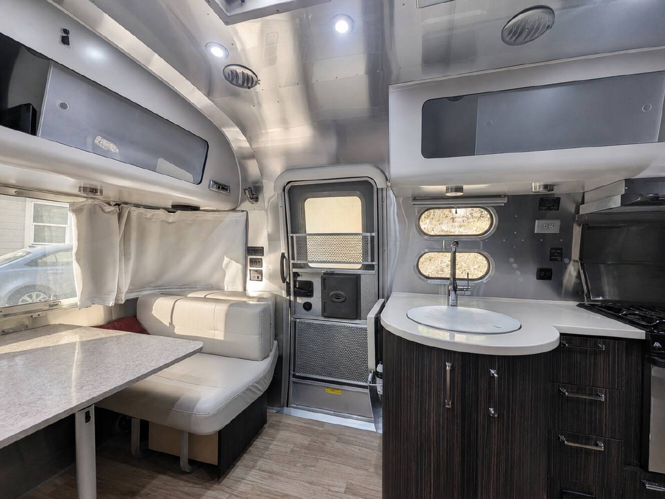 A photo of this 2017 Airstream INTERNATIONAL SIGNATURE 25RB