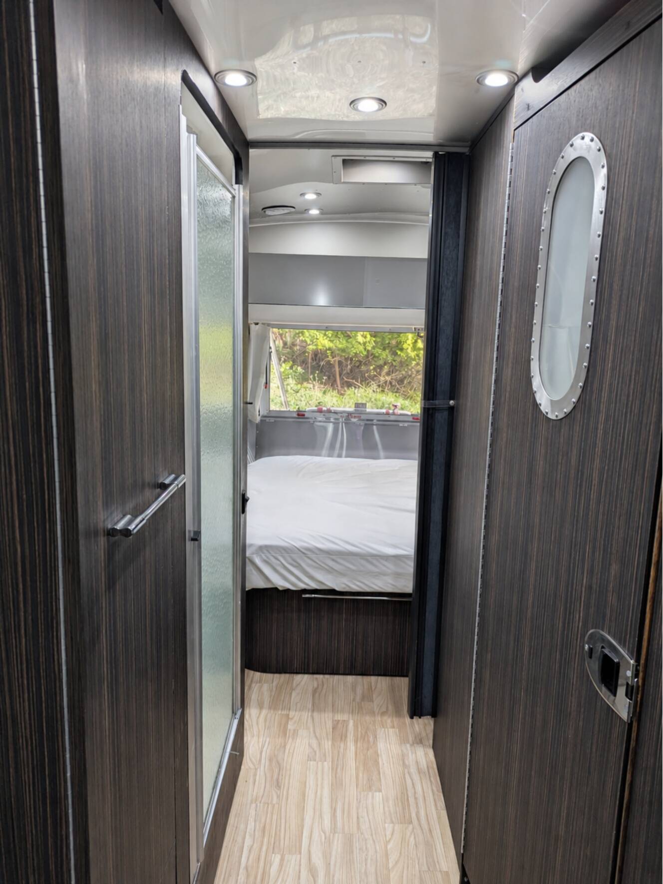 A photo of this 2017 Airstream INTERNATIONAL SIGNATURE 25RB