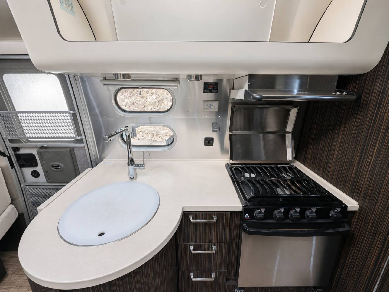 A photo of this 2017 Airstream INTERNATIONAL SIGNATURE 25RB