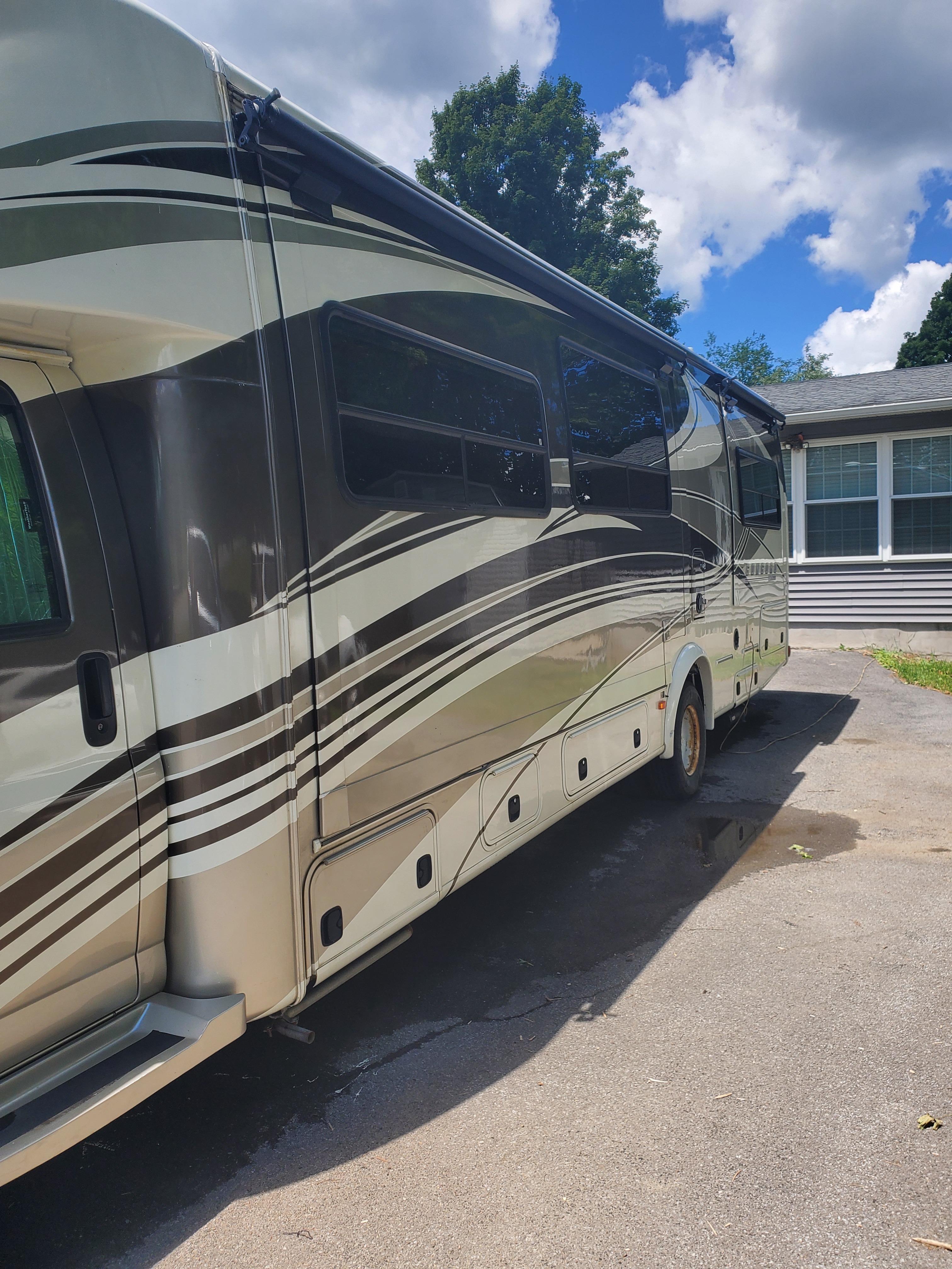 2015 Coachmen CONCORD 300DS in west winfield NY