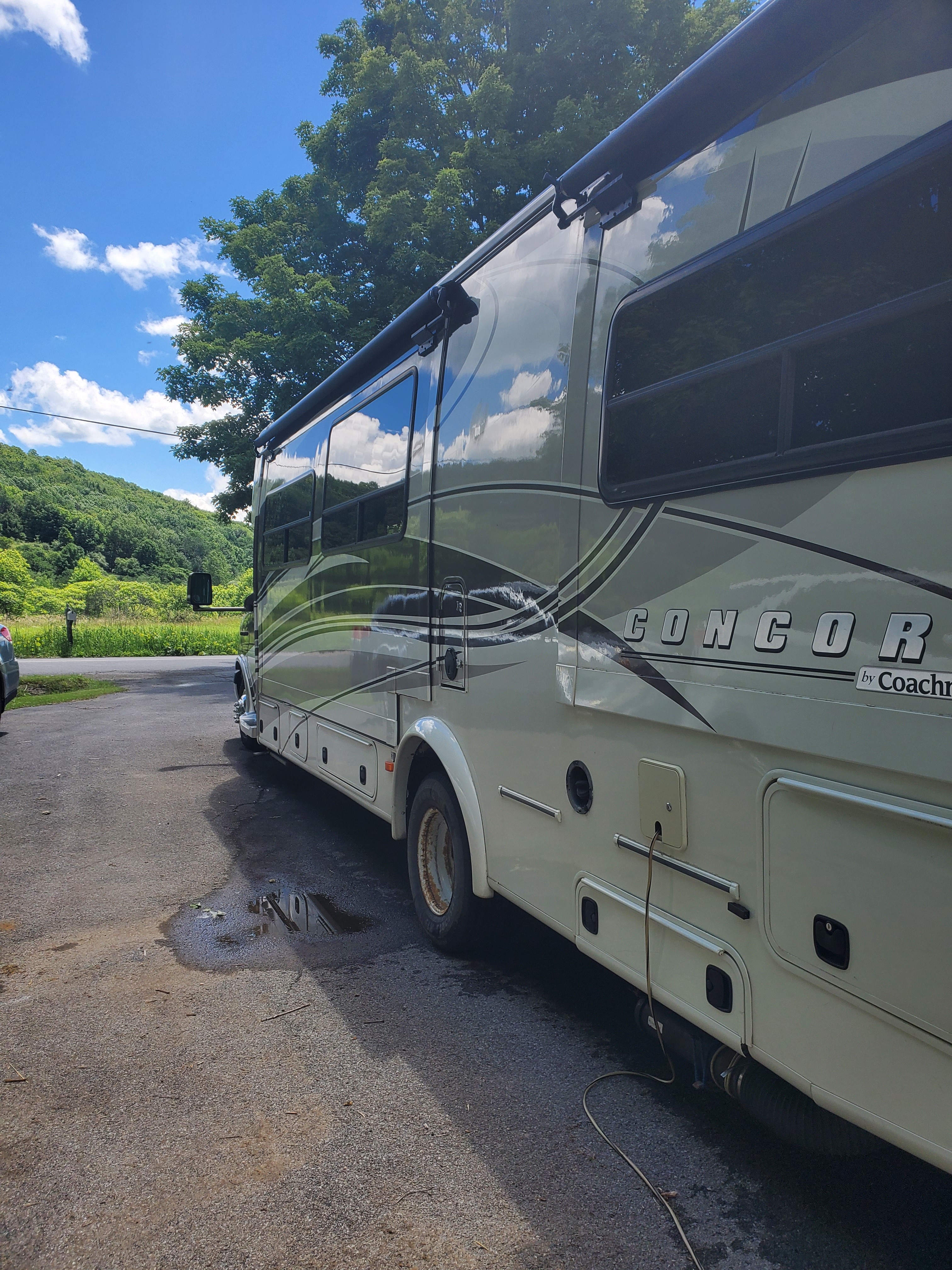 2015 Coachmen CONCORD 300DS in west winfield NY