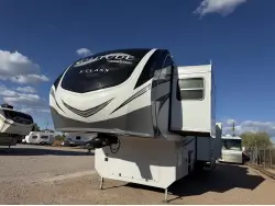 2021 GRAND DESIGN SOLITUDE S-CLASS 3704BH