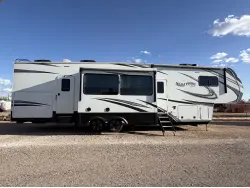 2021 GRAND DESIGN SOLITUDE S-CLASS 3704BH