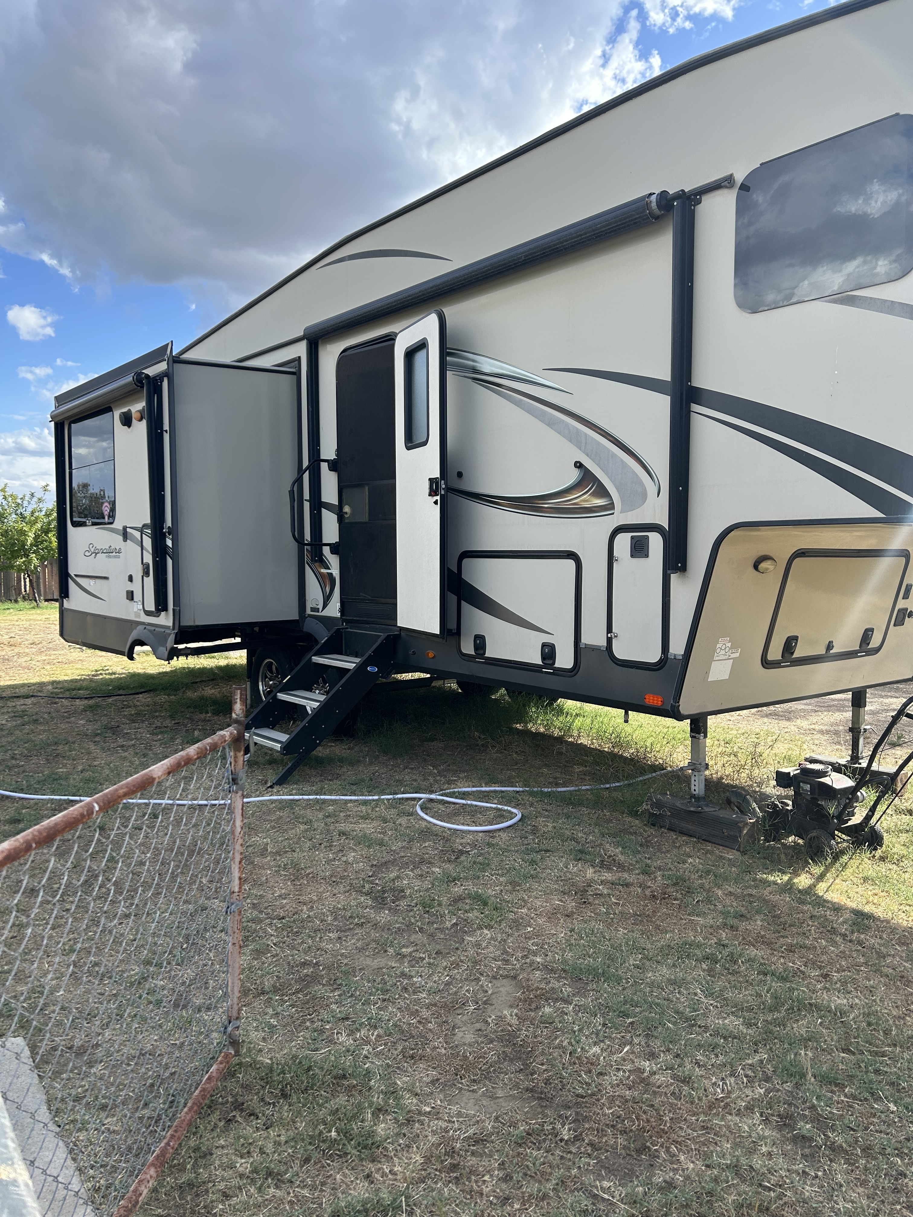 2019 Forest River ROCKWOOD SIGNATURE ULTRA LITE 8289WS RV