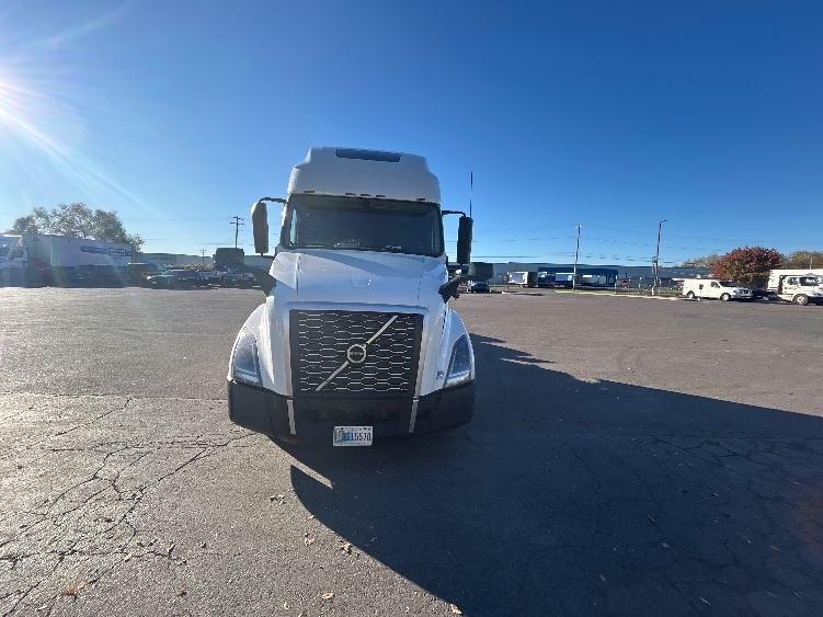 2022 VOLVO VNL64760 in Liverpool, NY