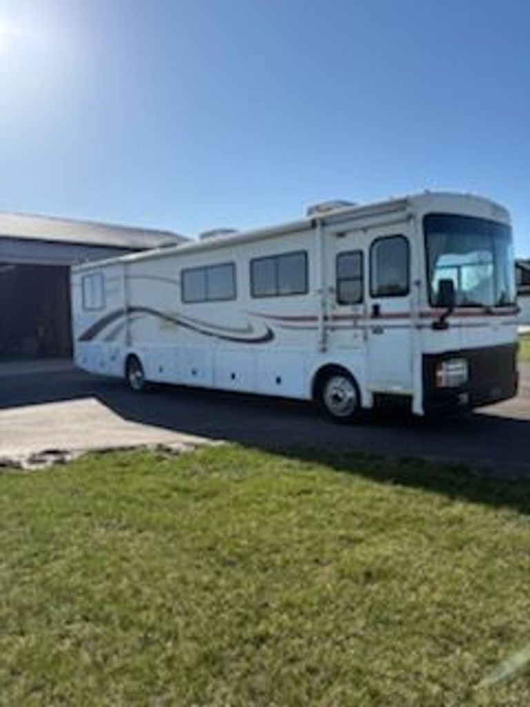 2000 Fleetwood Discovery 37G in springfield OH
