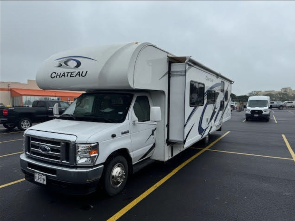 2021 Thor Motor Coach Chateau Victory 31EV in red rock TX