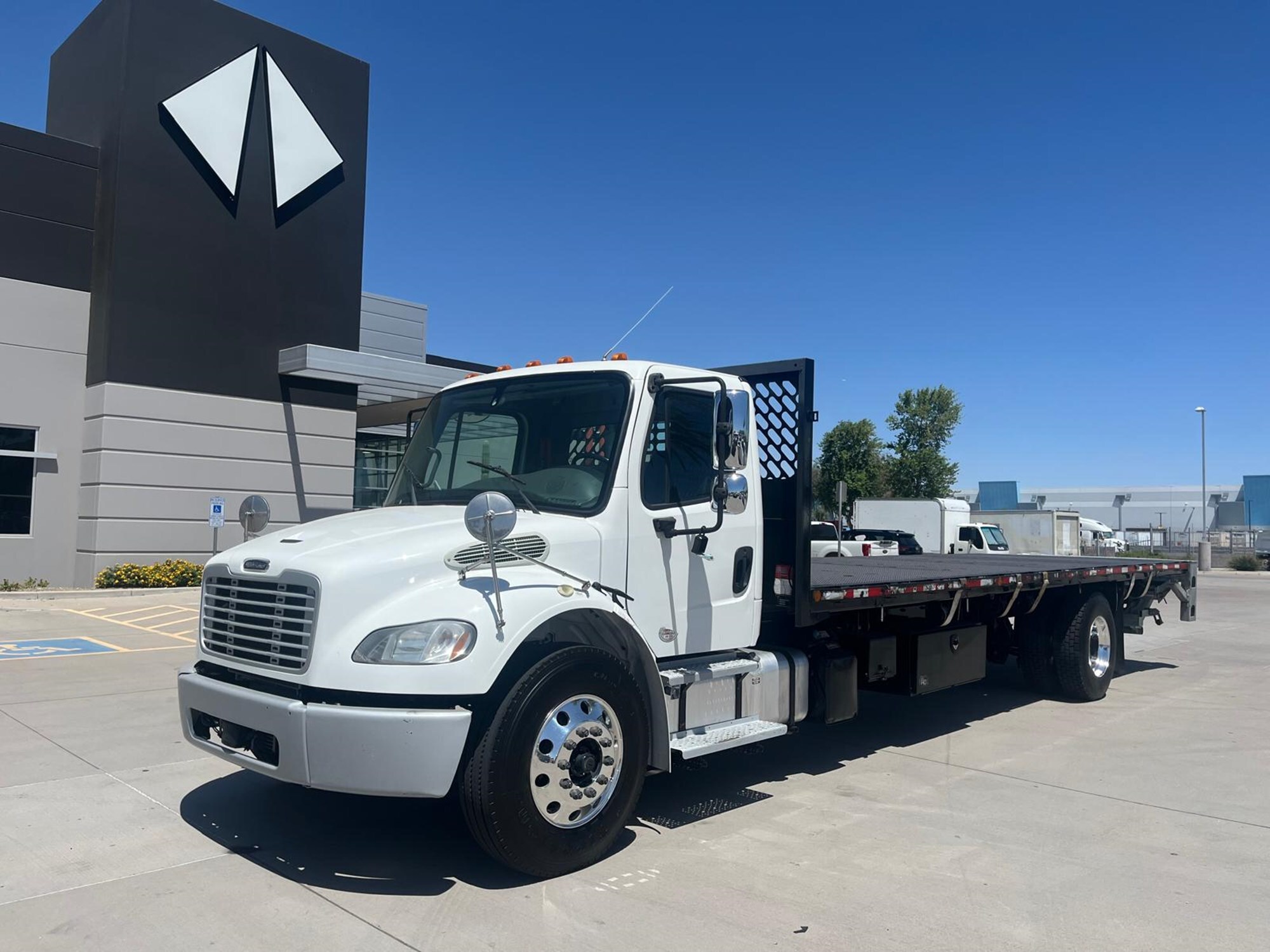 2019 FREIGHTLINER BUSINESS CLASS M2 106 in Phoenix, AZ