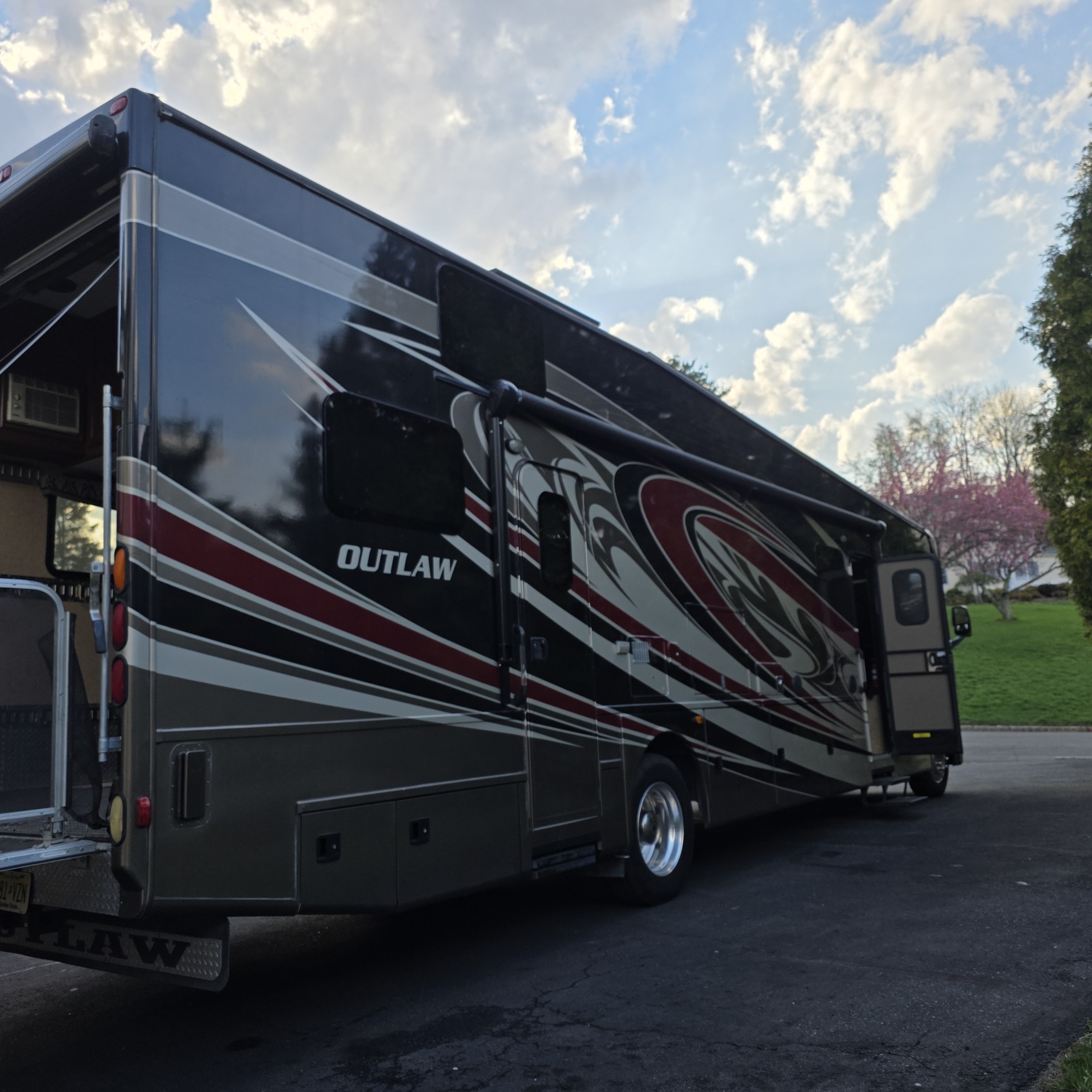 2016 Thor Motor Coach OUTLAW 37LS in lake hopatcong NJ