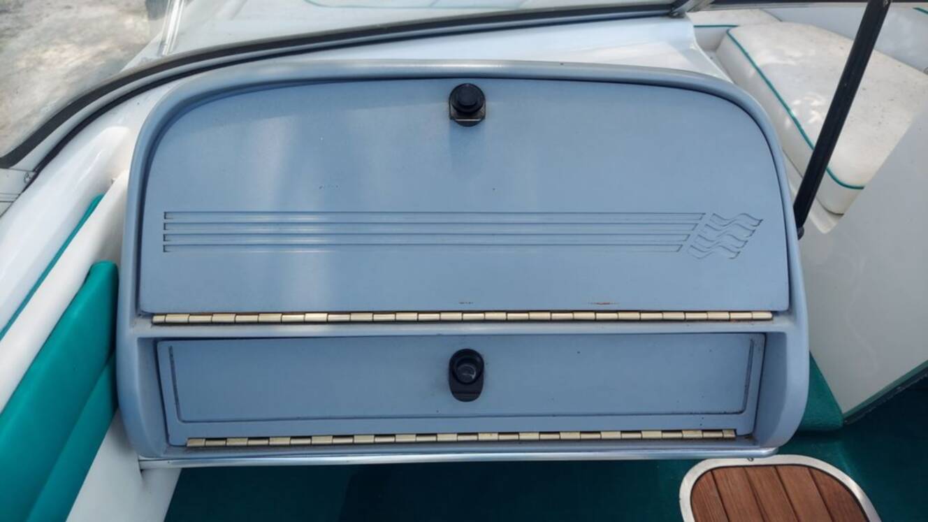 A photo of this 1992 Four Winns 190 Horizon