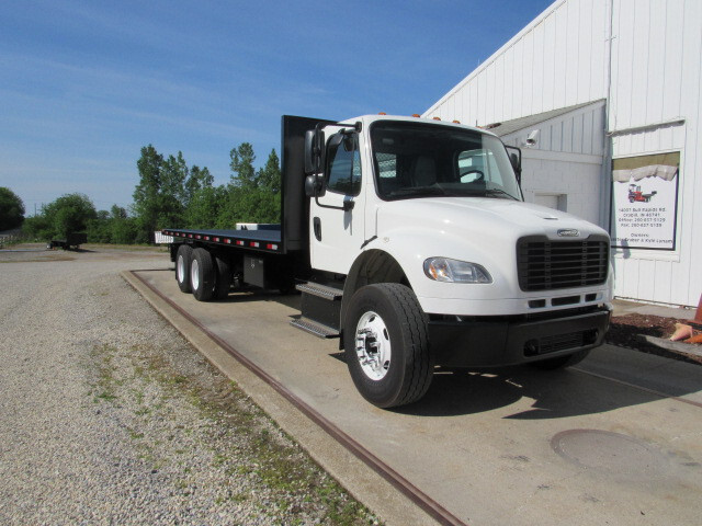 2022 FREIGHTLINER BUSINESS CLASS M2 106 in Grabill, IN