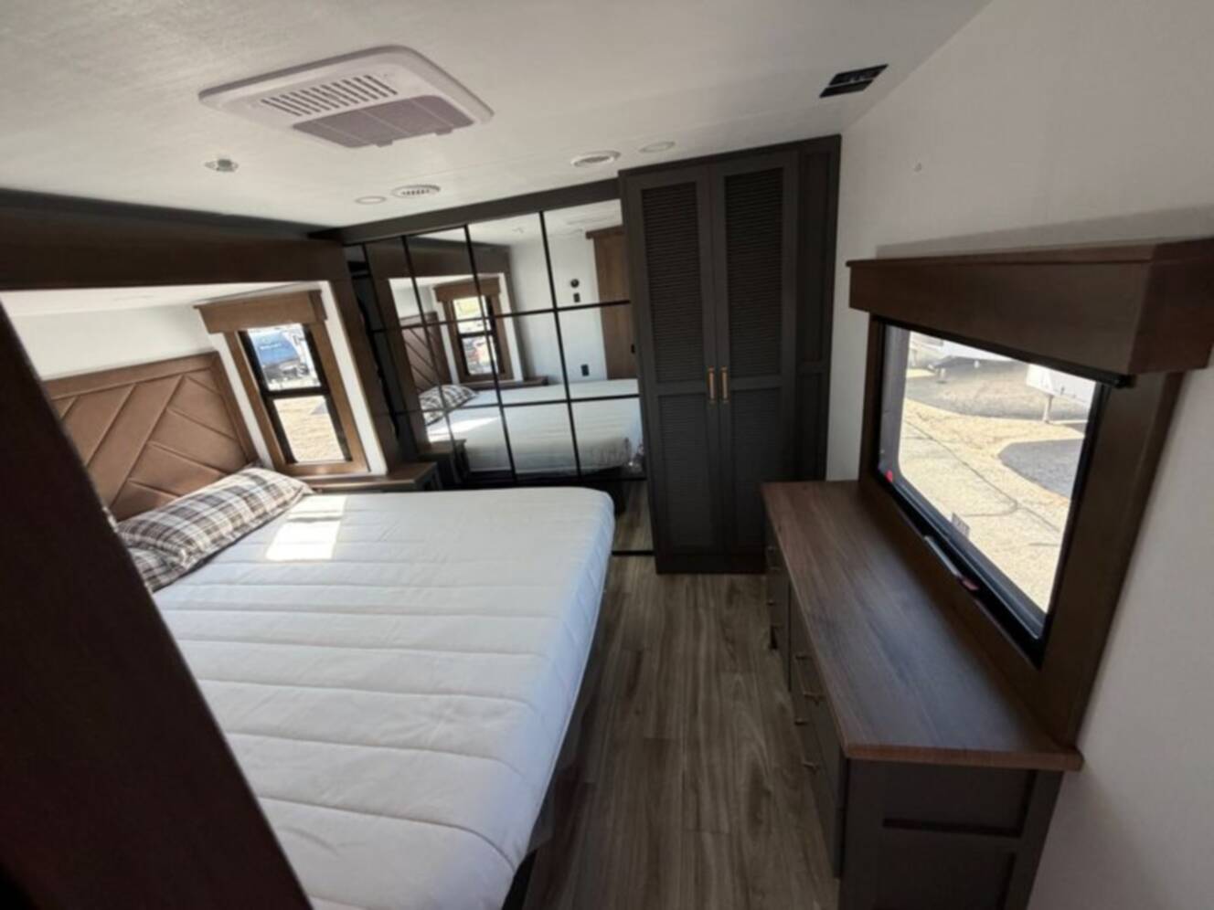 A photo of this 2026 Keystone Montana High Country 290RL