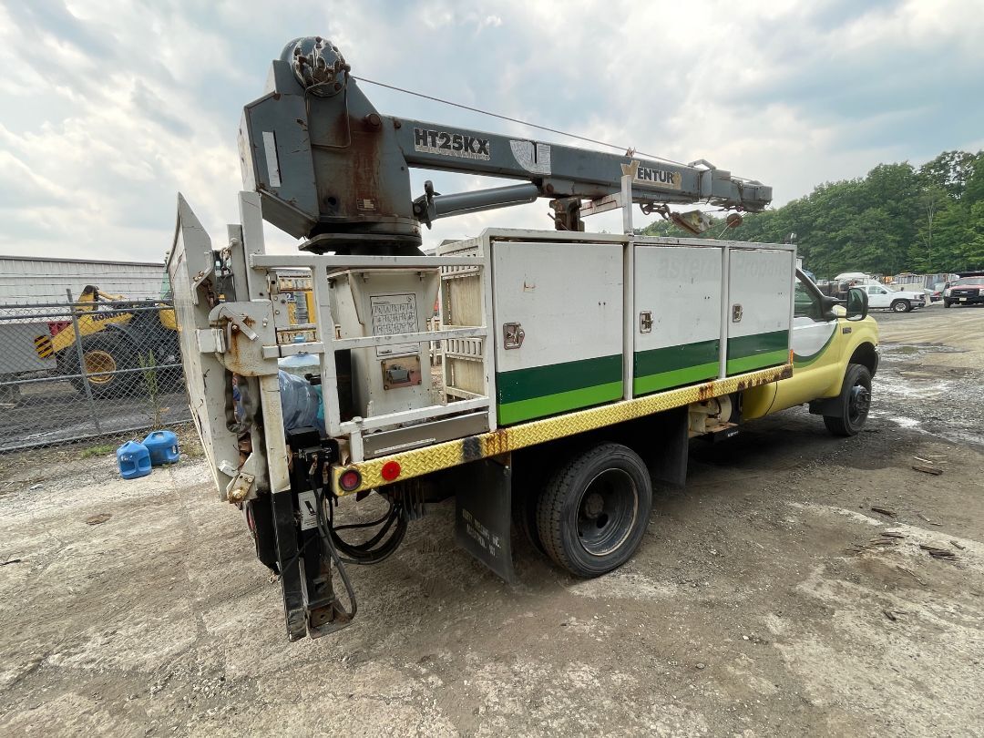 2003 FORD F-550 Service/Crane Truck in Hackettstown, NJ