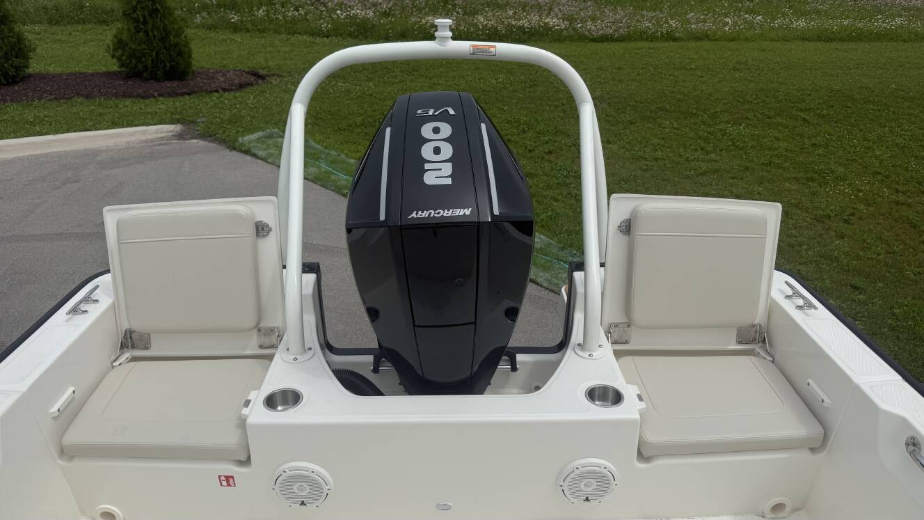 A photo of this 2026 Boston Whaler 210 Montauk