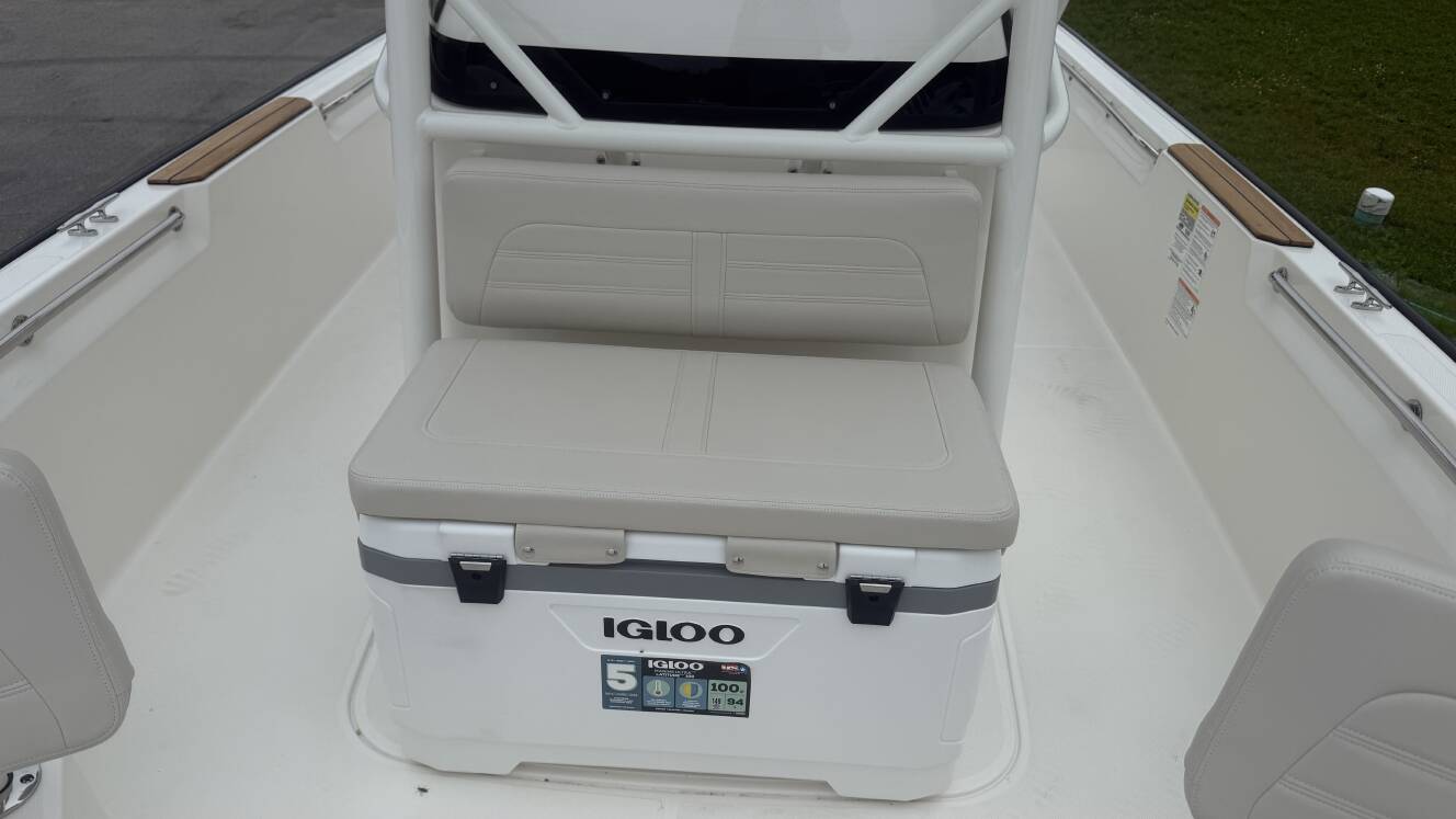 A photo of this 2026 Boston Whaler 210 Montauk