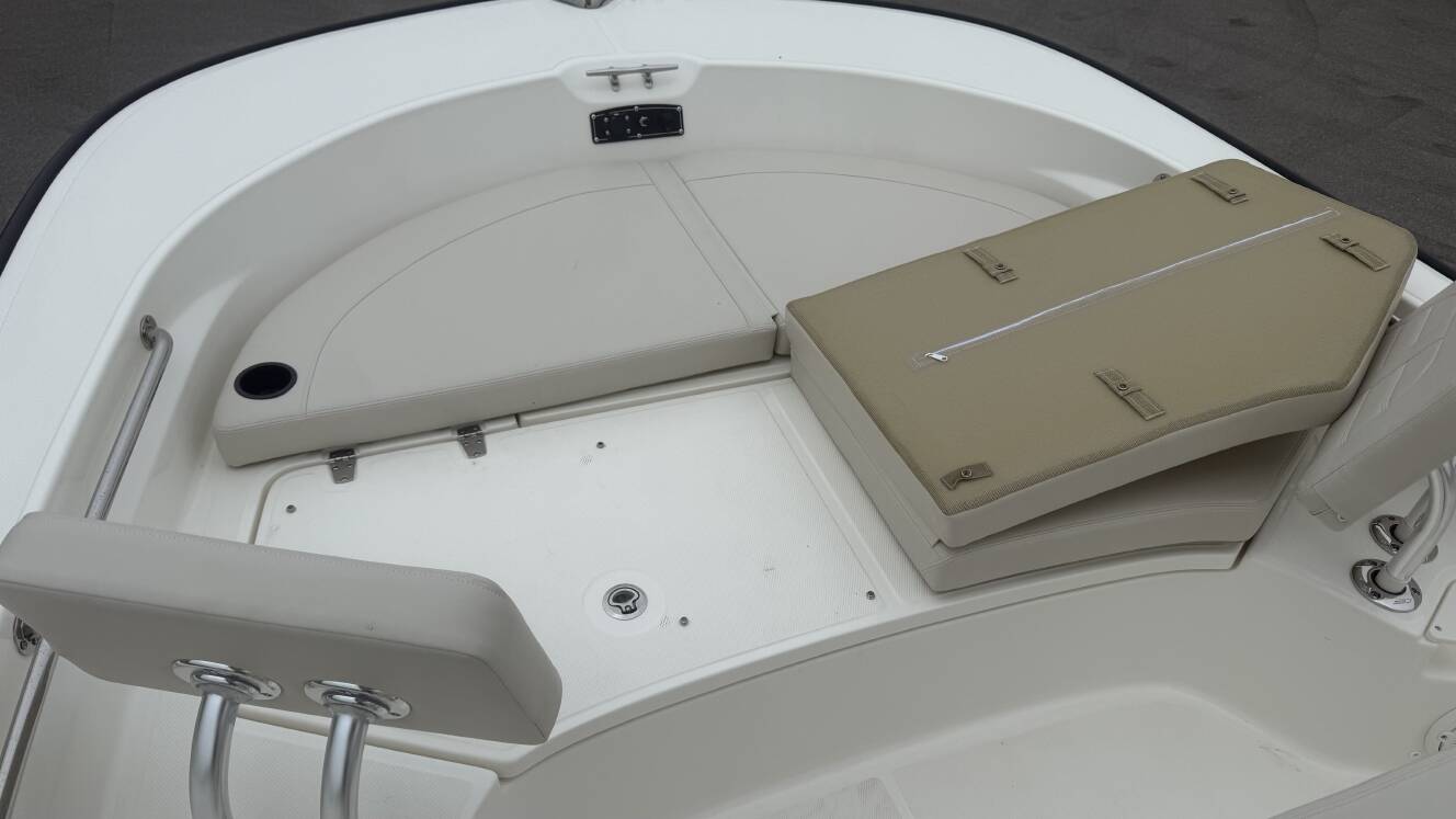 A photo of this 2026 Boston Whaler 210 Montauk