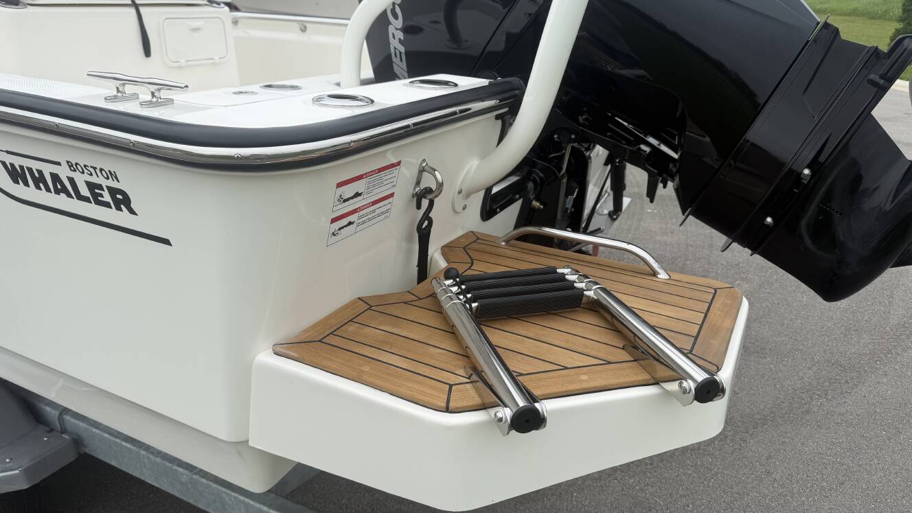 A photo of this 2026 Boston Whaler 210 Montauk
