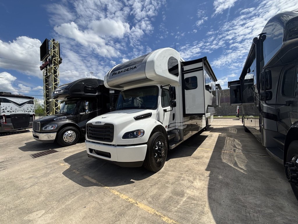 2026 Thor Motor Coach PASADENA SV 38DX in spring TX