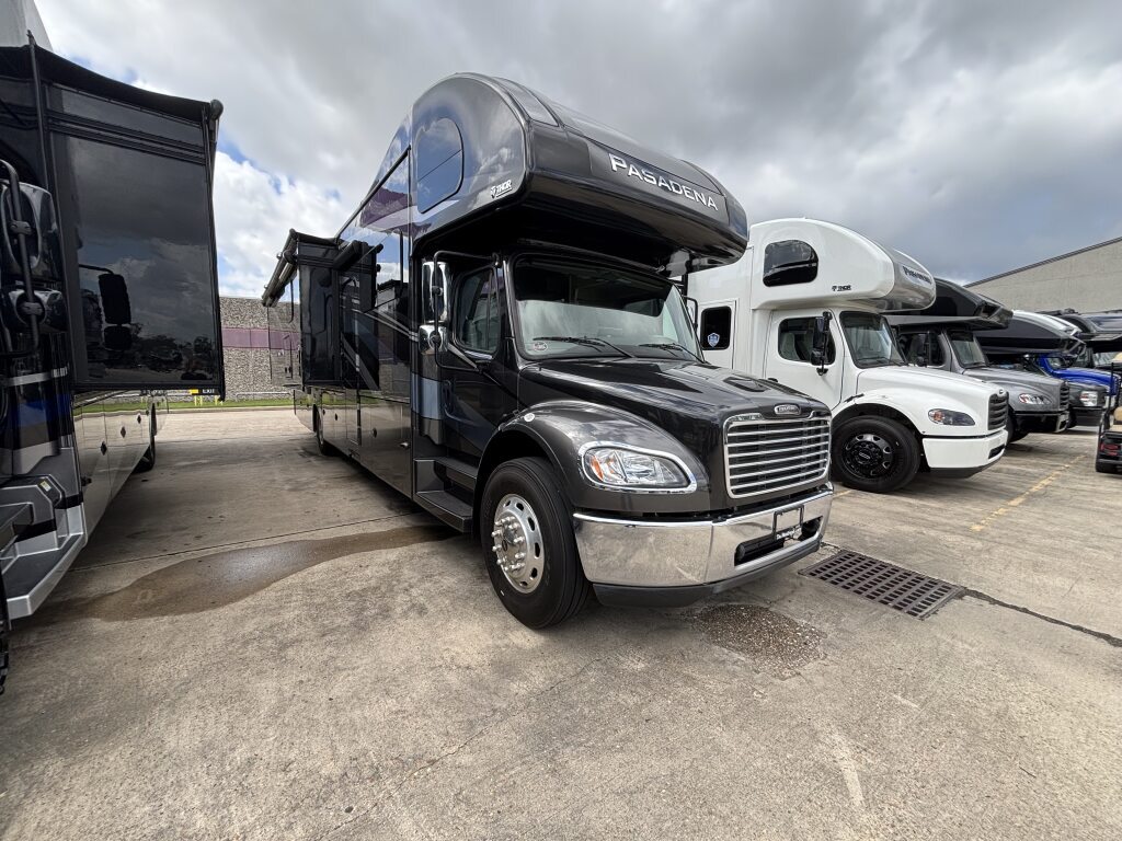 2023 Thor Motor Coach PASADENA 38FX in spring TX