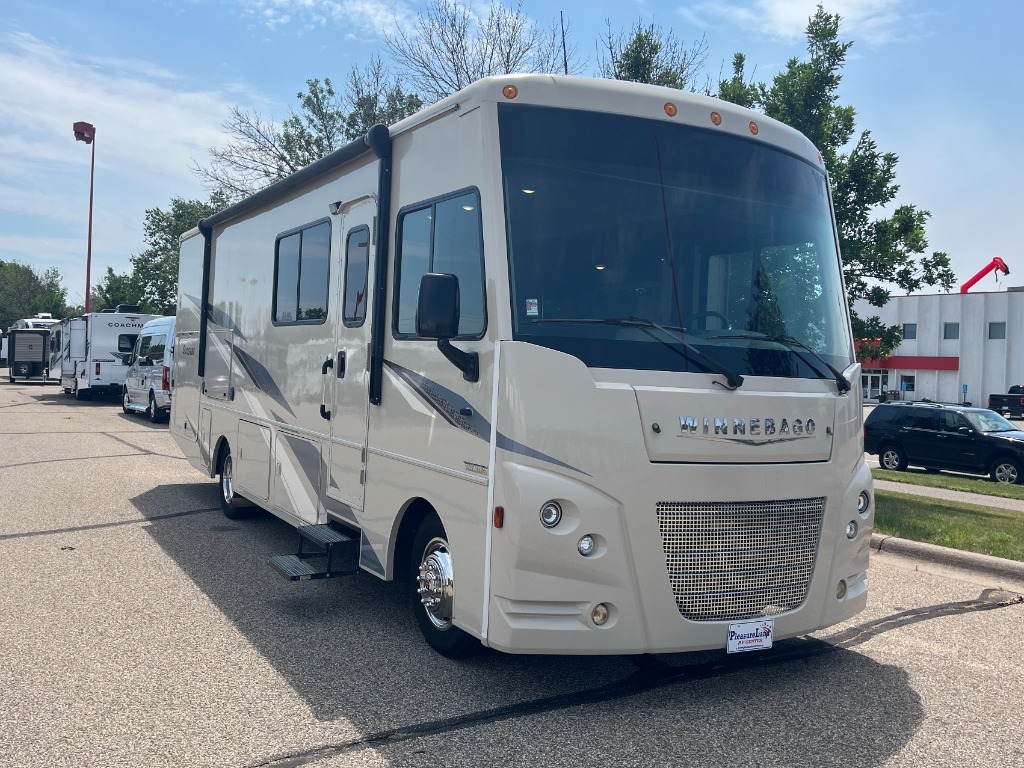 2022 Winnebago Sunstar 29V in ramsey MN
