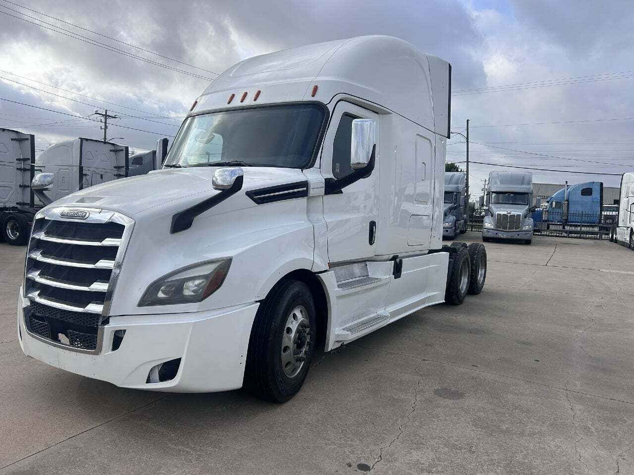 2020 FREIGHTLINER CASCADIA 126 in Houston, TX