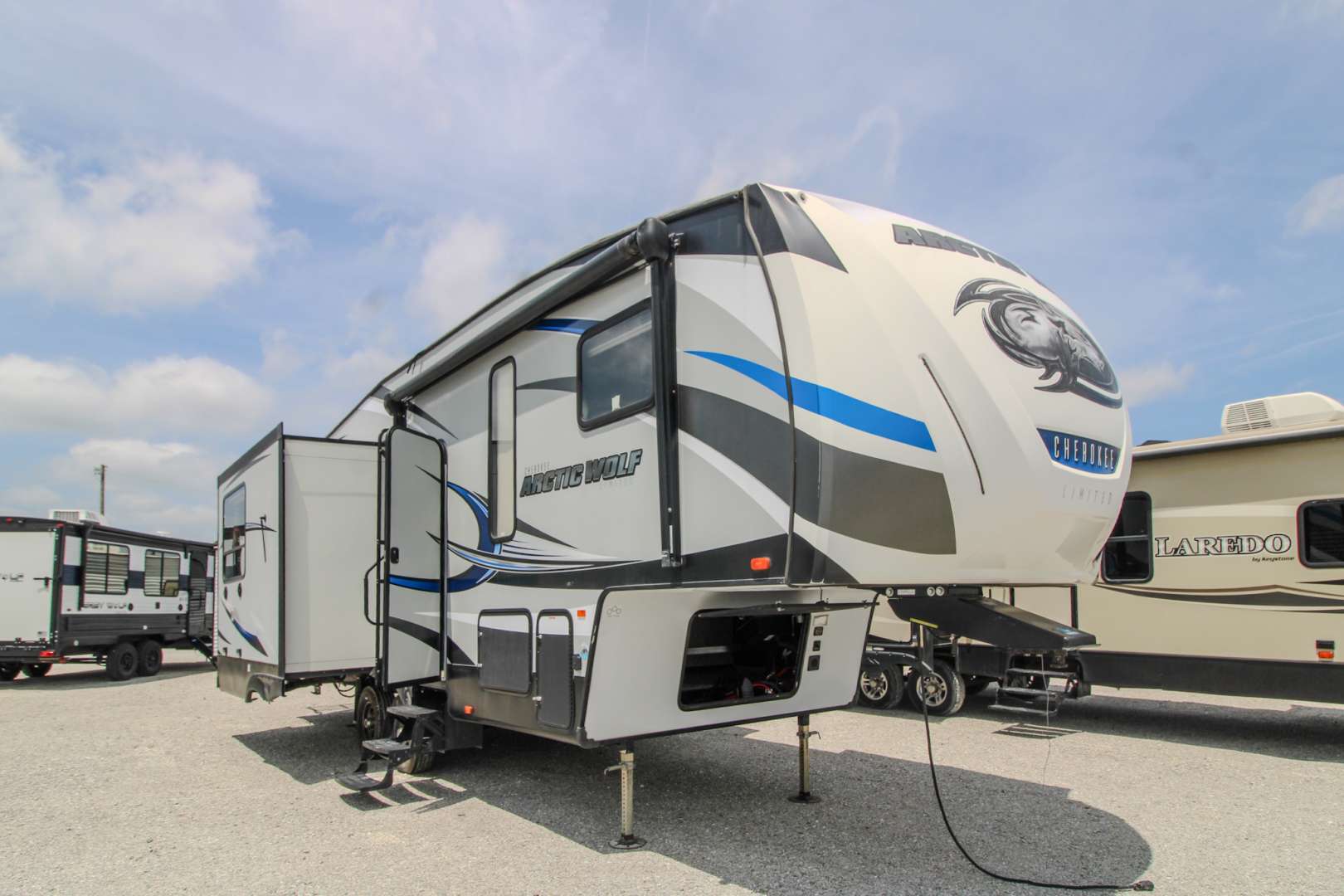 2017 Forest River Cherokee Arctic Wolf 265DBH8 in clinton MO