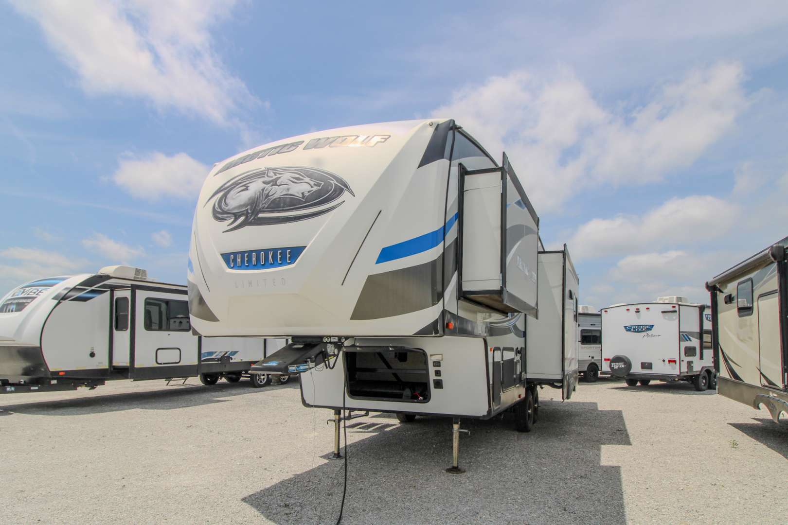 2017 Forest River Cherokee Arctic Wolf 265DBH8 in clinton MO