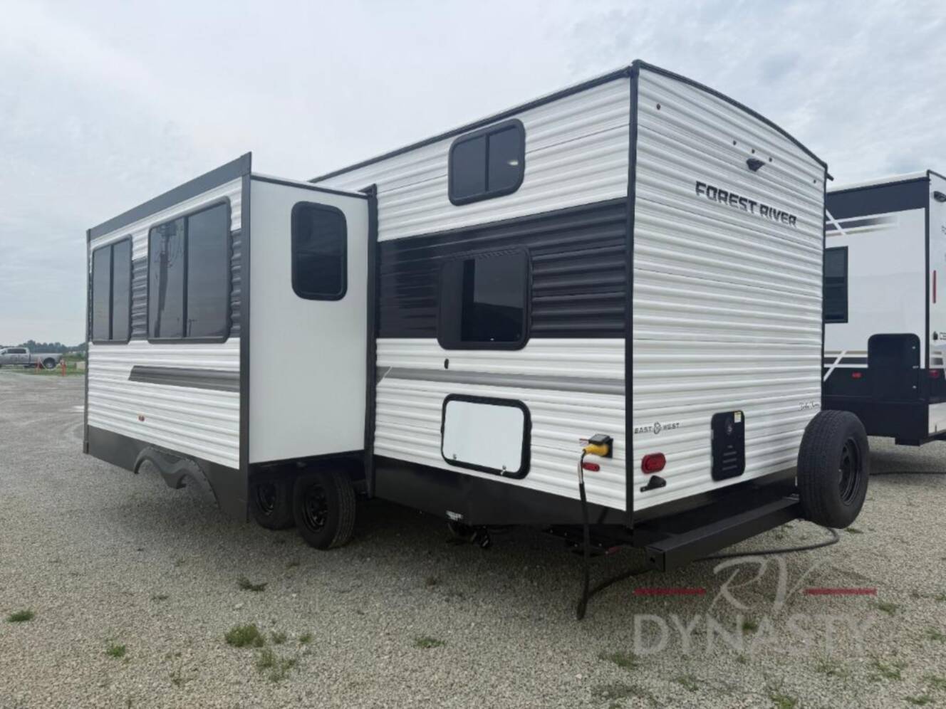A photo of this 2027 East To West Della Terra 275BH