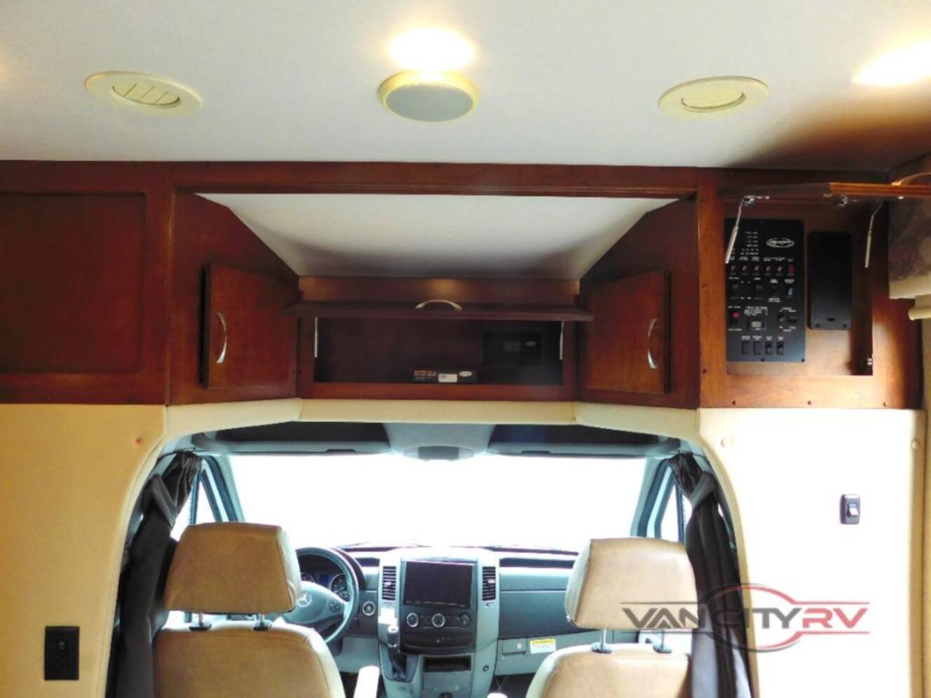 A photo of this 2019 Renegade Villagio 25QRS