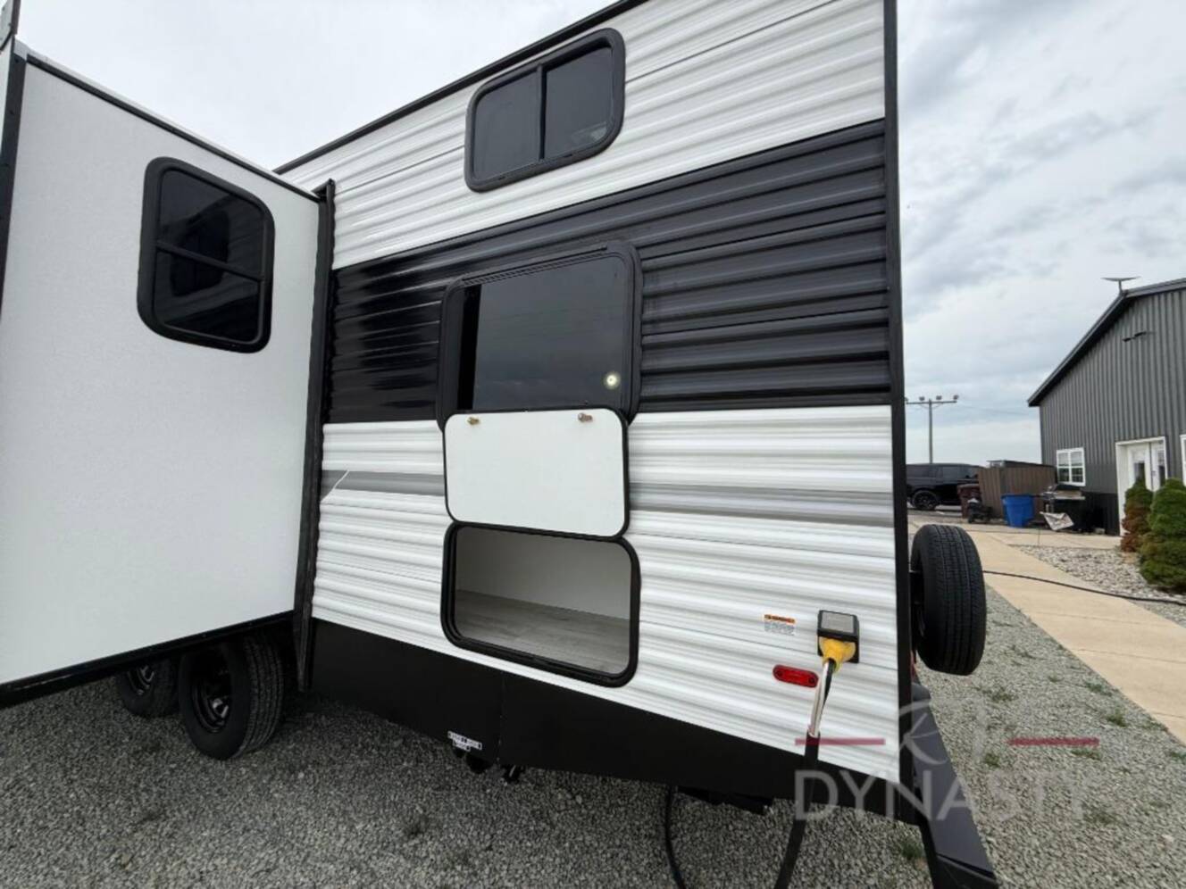 A photo of this 2027 East To West Della Terra 275BH