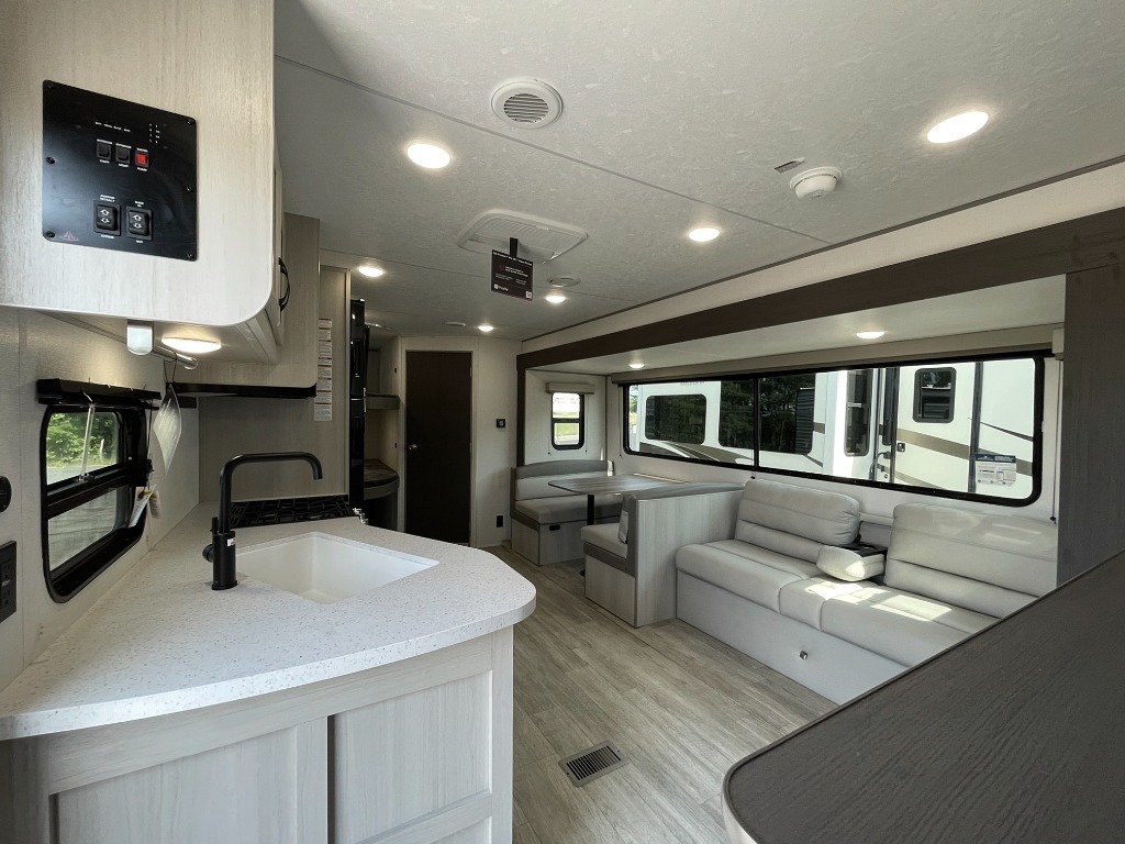 2027 Coachmen Rv Catalina Summit Series 8 261BHS in huntsville AL