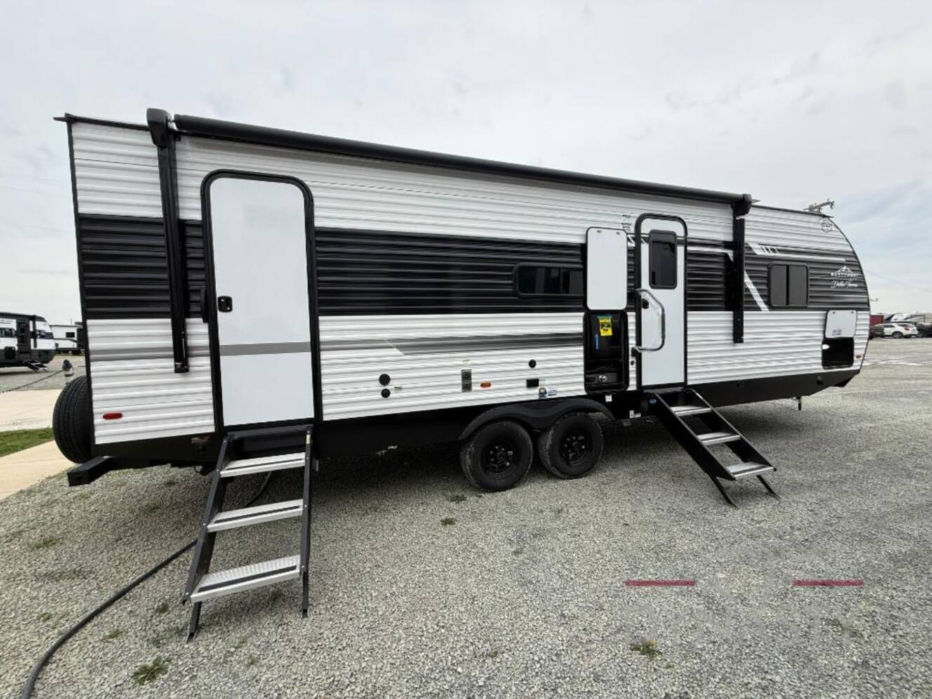 A photo of this 2027 East To West Della Terra 275BH