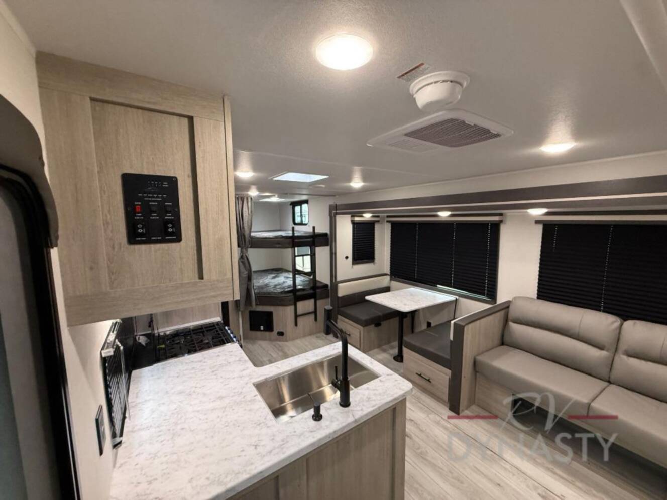 A photo of this 2027 East To West Della Terra 275BH