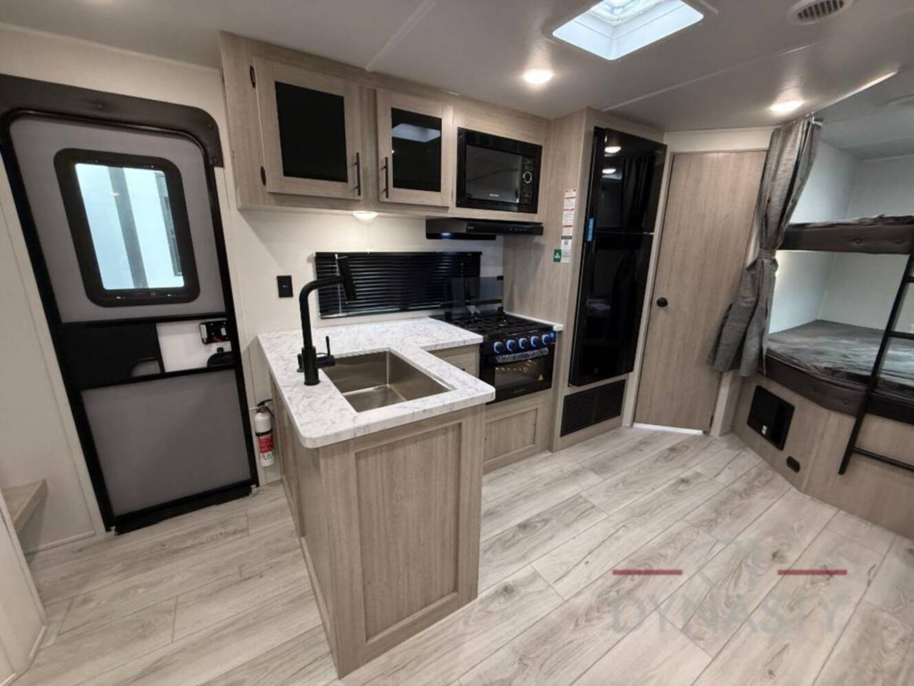 A photo of this 2027 East To West Della Terra 275BH