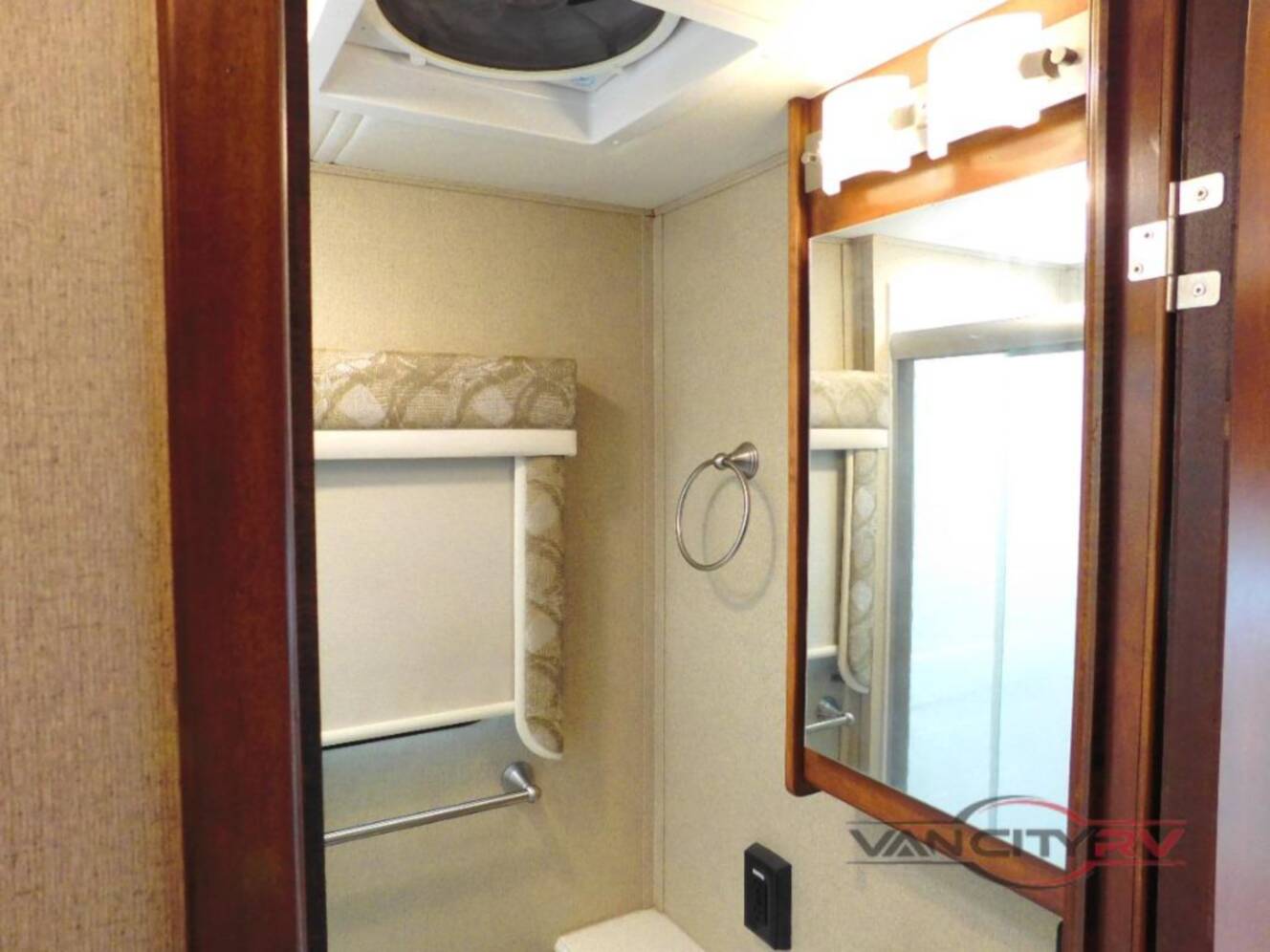 A photo of this 2019 Renegade Villagio 25QRS