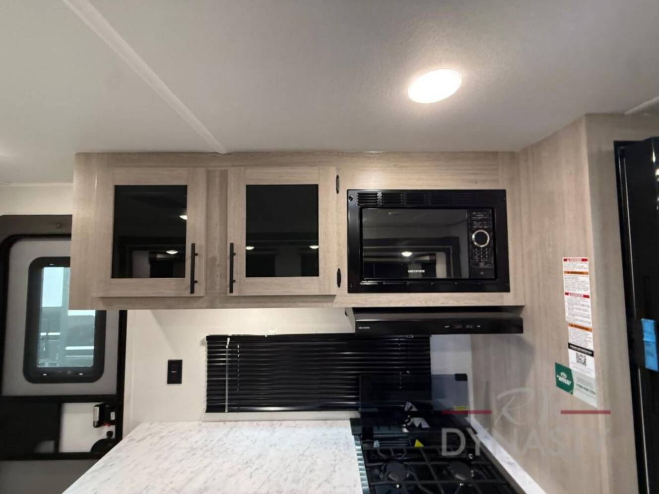 A photo of this 2027 East To West Della Terra 275BH