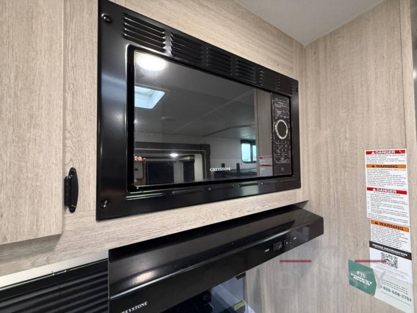 A photo of this 2027 East To West Della Terra 275BH