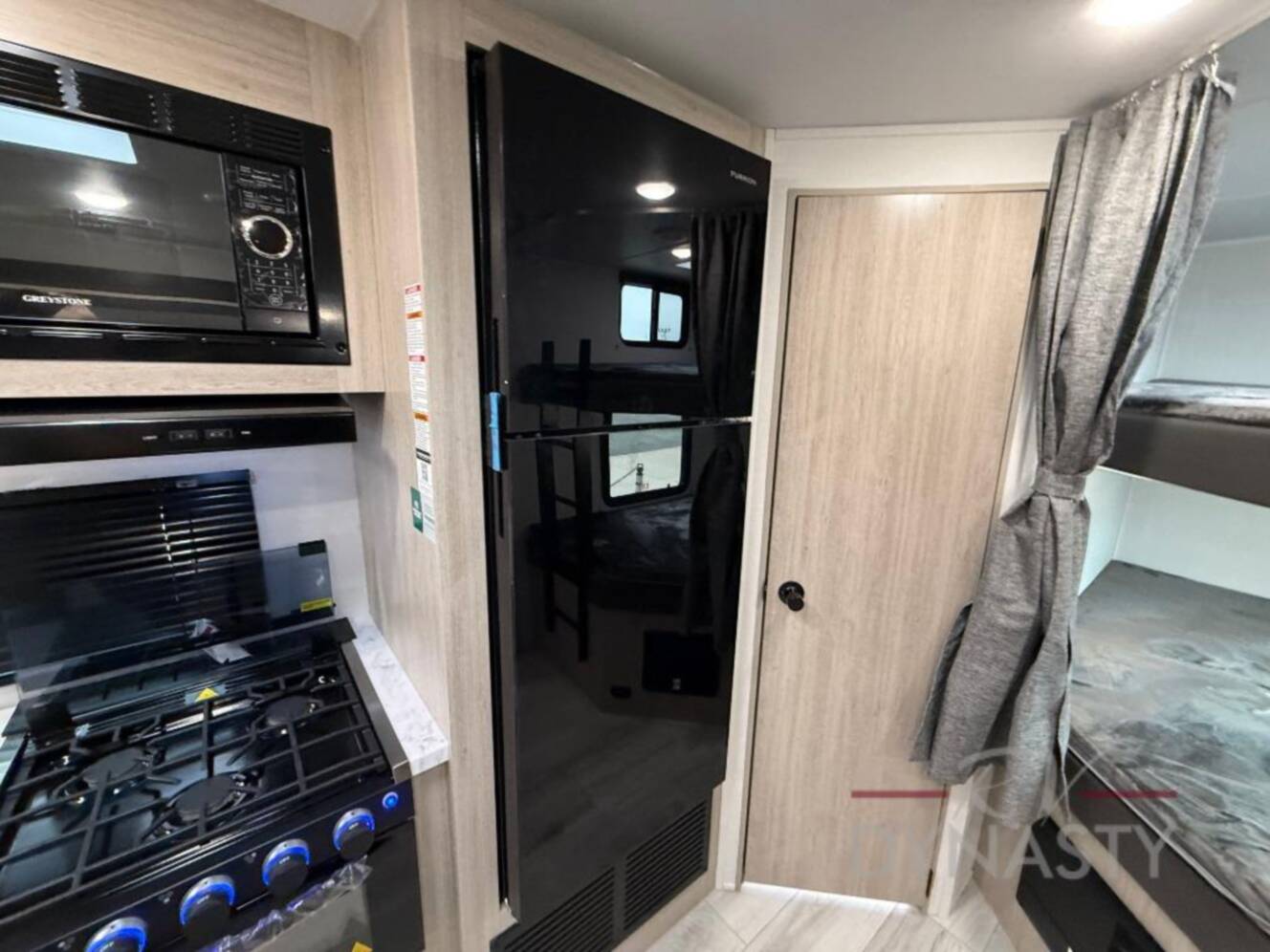 A photo of this 2027 East To West Della Terra 275BH