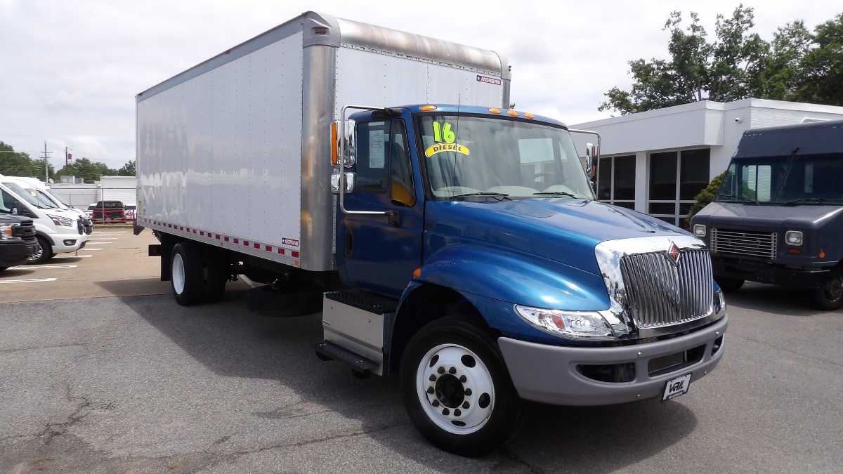 2016 INTERNATIONAL DURASTAR 4300 in Norfolk, VA