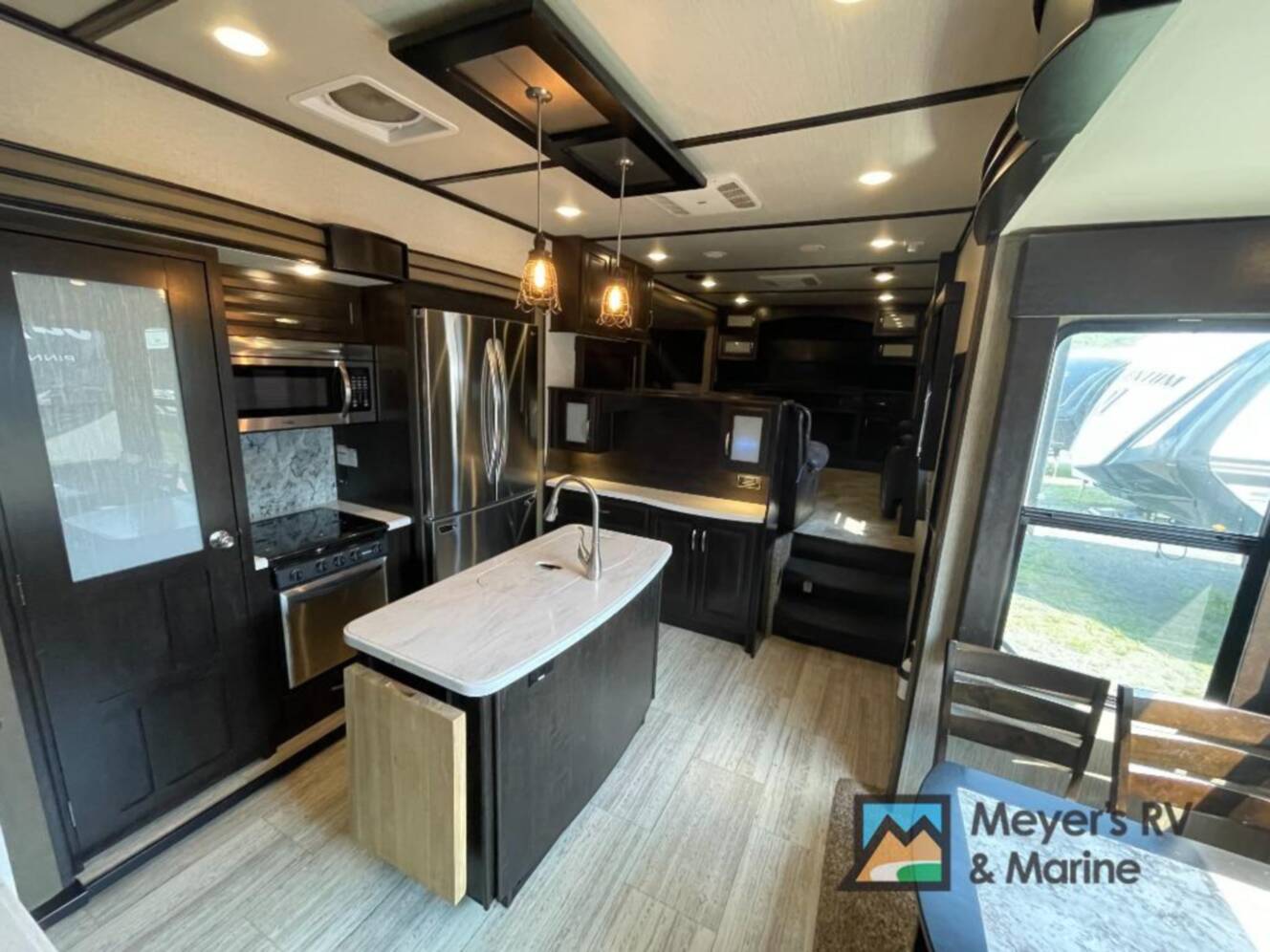 A photo of this 2017 Grand Design Momentum 376TH