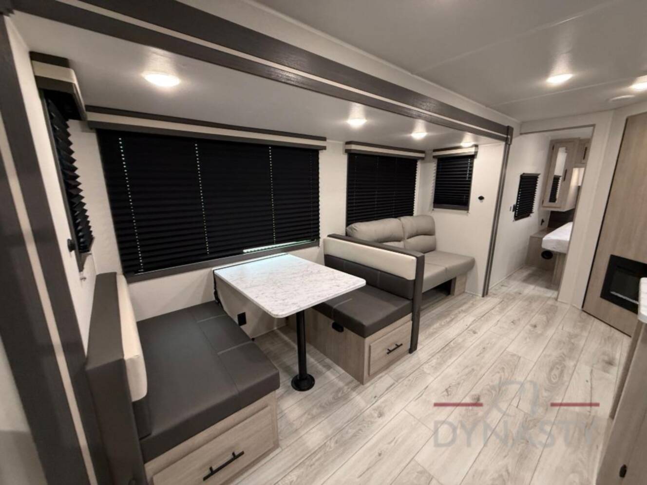 A photo of this 2027 East To West Della Terra 275BH