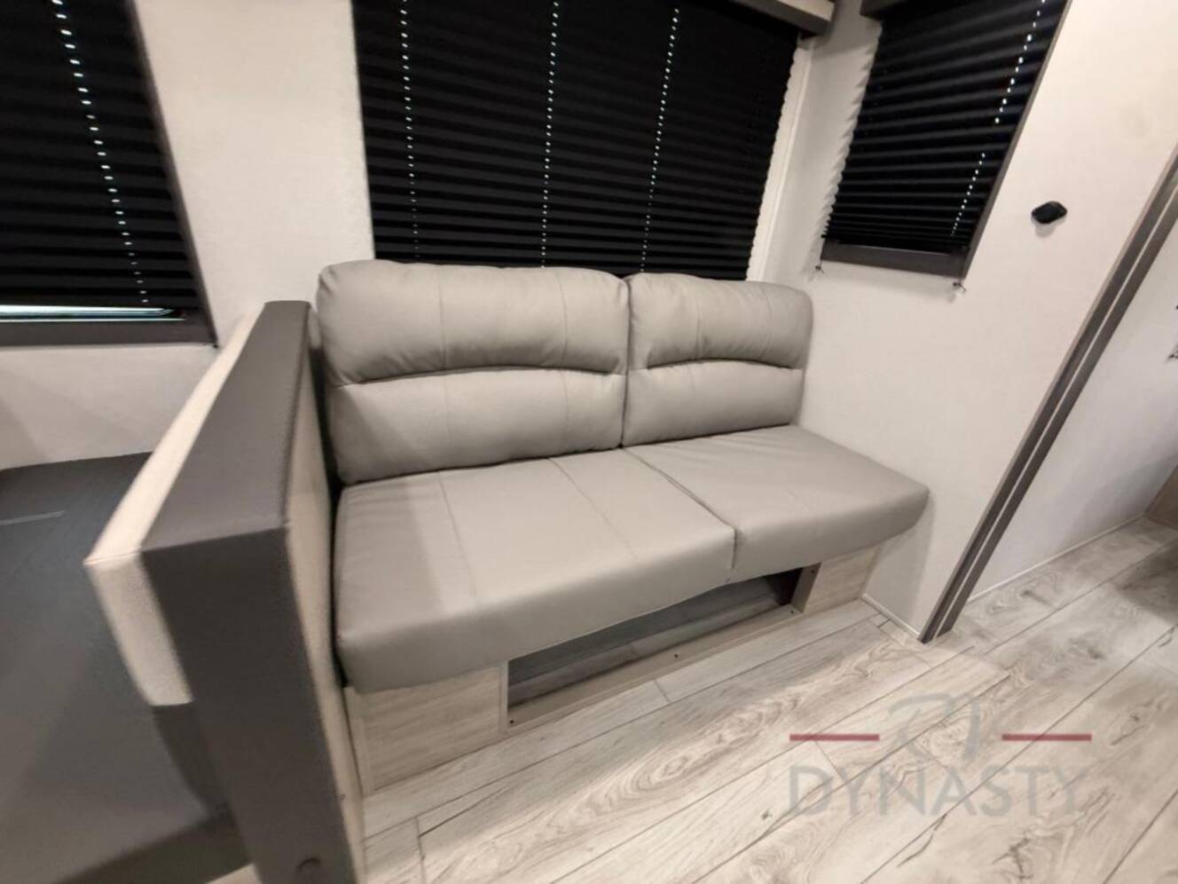 A photo of this 2027 East To West Della Terra 275BH