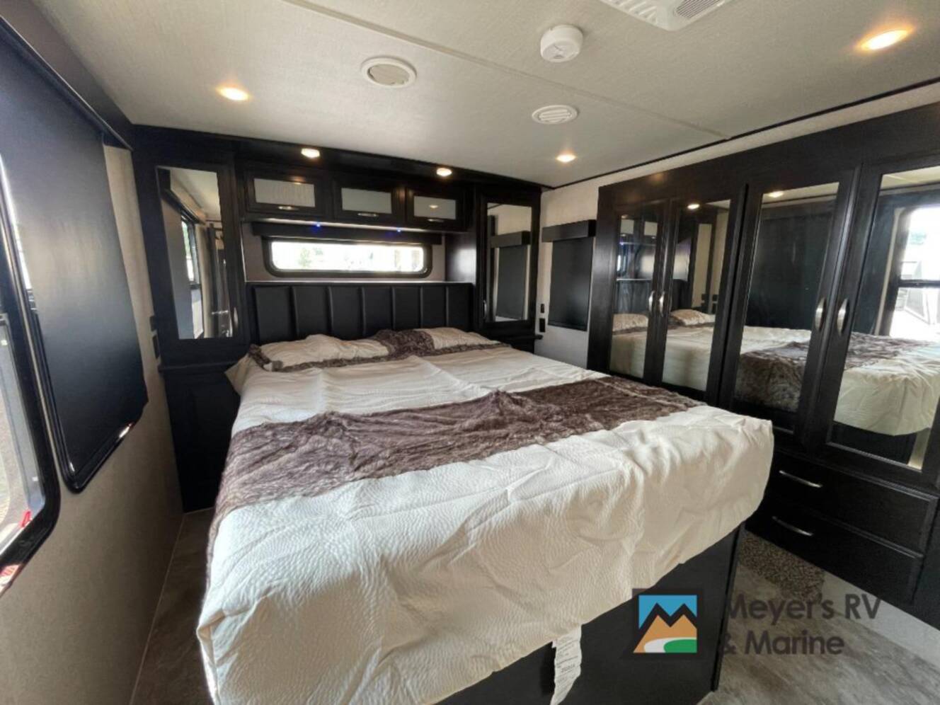 A photo of this 2017 Grand Design Momentum 376TH