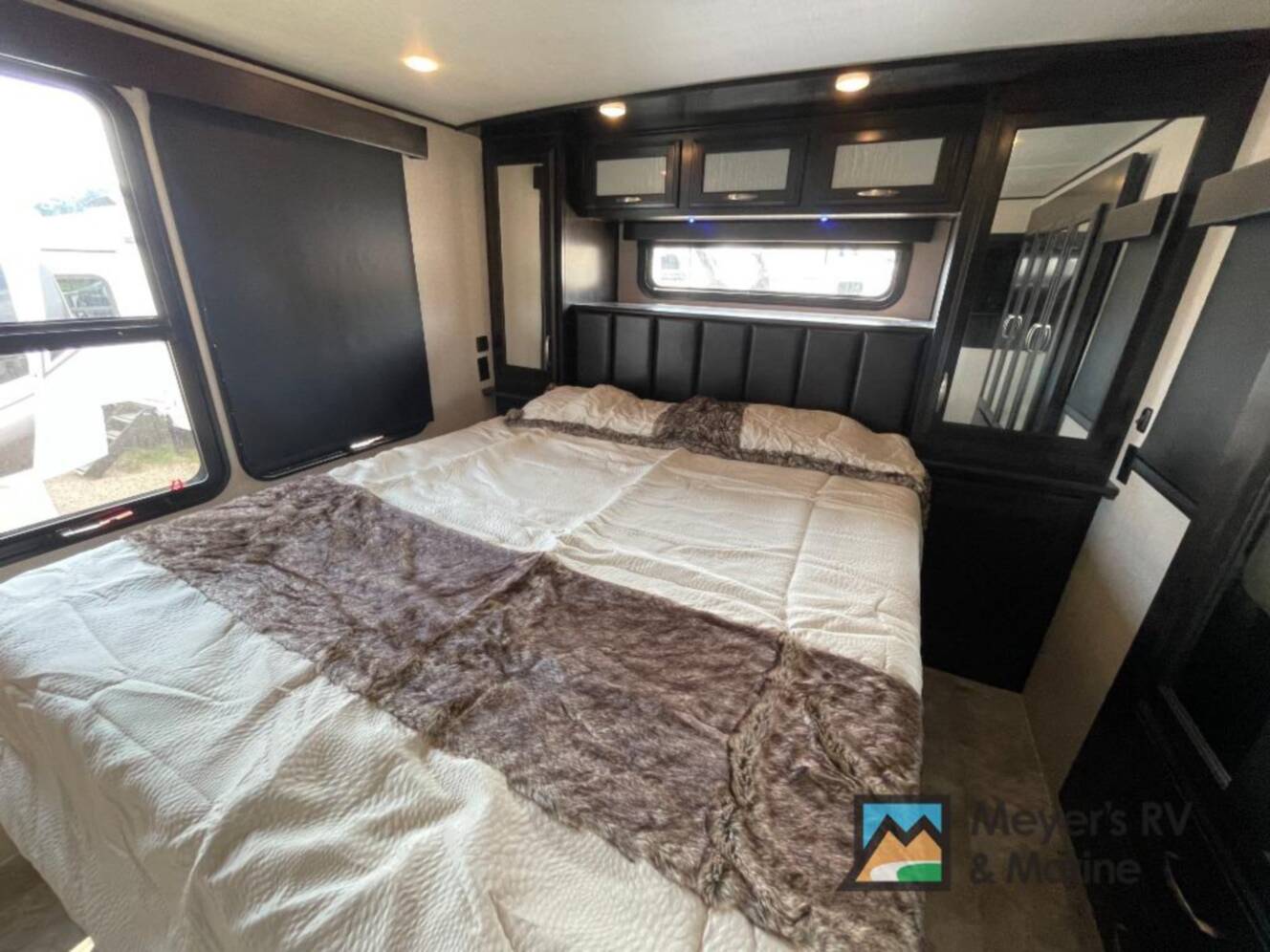A photo of this 2017 Grand Design Momentum 376TH