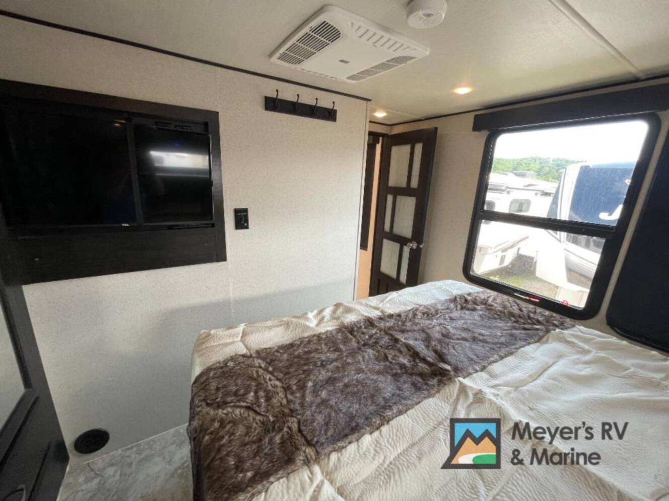 A photo of this 2017 Grand Design Momentum 376TH