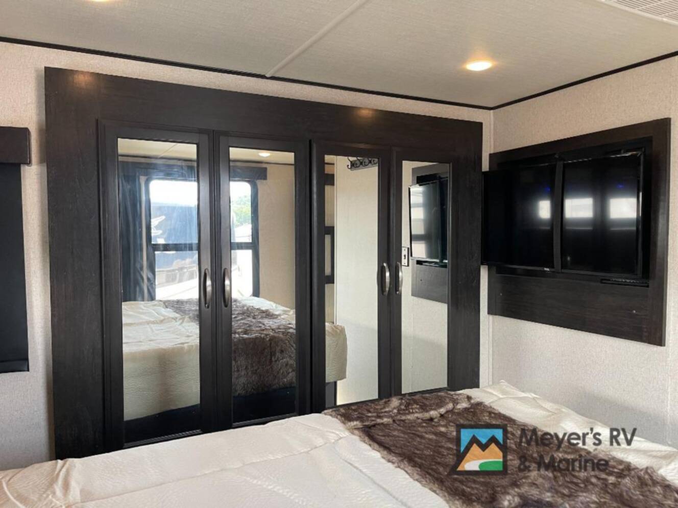 A photo of this 2017 Grand Design Momentum 376TH
