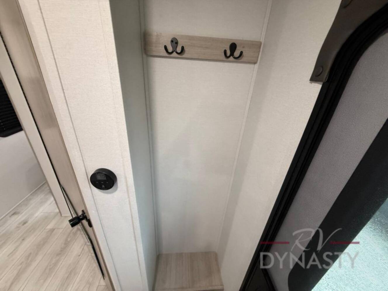 A photo of this 2027 East To West Della Terra 275BH